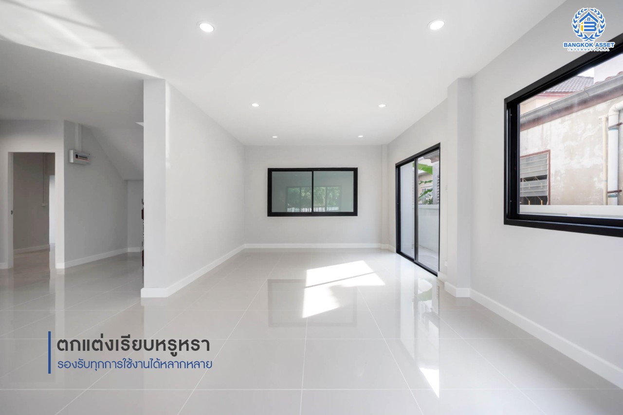 บ้านมือสองตกแต่งใหม่ ม.ลภาวัน9 ชัยพฤกษ์-ปากเกร็ด โซนต้นโครงการ เดินทางสะดวก เนื้อที่ 54.7 ตร.ว. ฟังก์ชั่น 3 ห้องนอน 2 ห้องน้ำ 2 ที่จอดรถ ภายในกว้างห้องครัวขนาดใหญ่ ตอบโจทย์คนรักการทำอาหาร บนทำเลที่ดีที่สุด! เชื่อมต่อเมือง ใกล้เซ็นทรัลแจ้งวัฒนะ และรถไฟฟ้าสายสีม่วง "สถานีบางพลู"